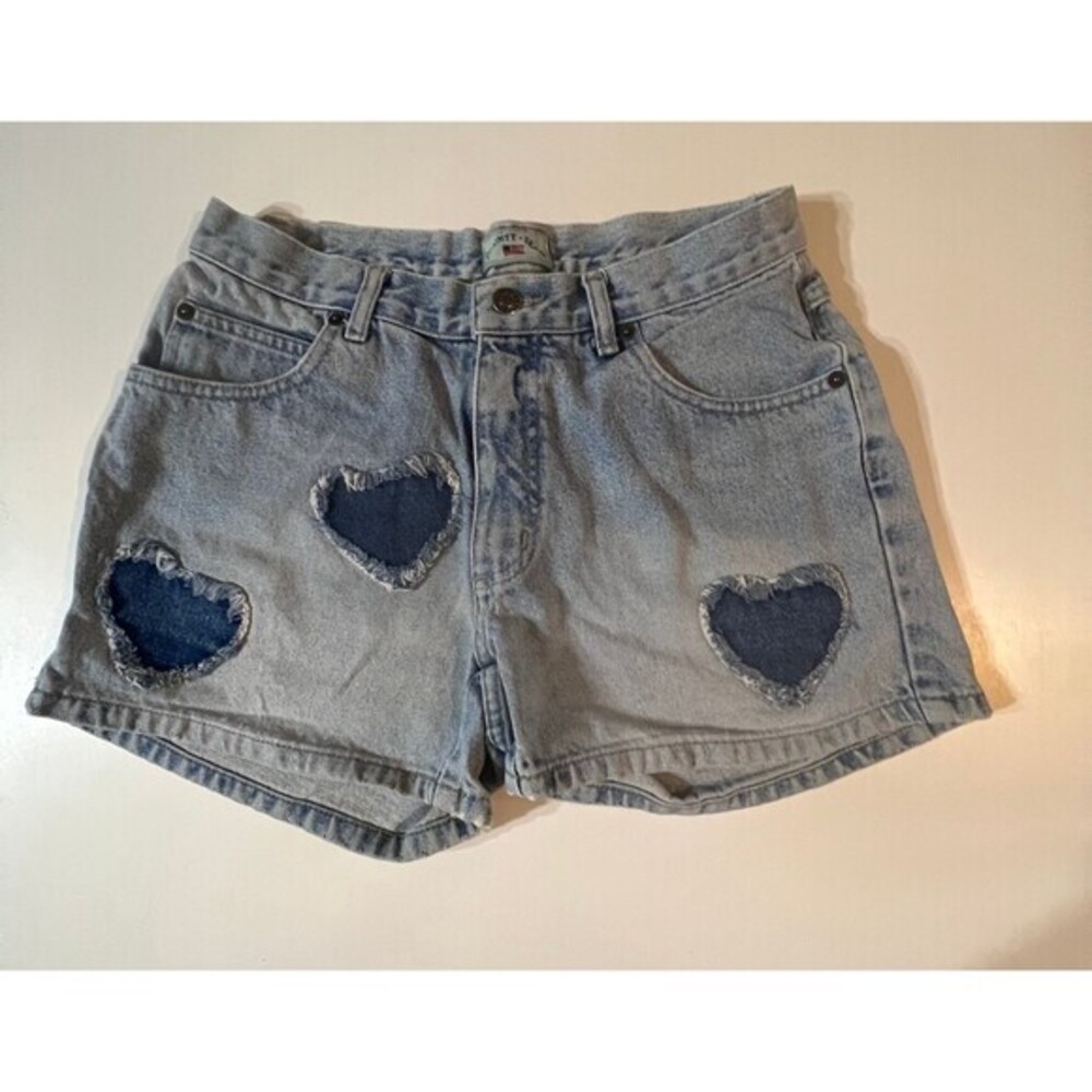 Vintage Women’s 90’s County Seat Light Wash Denim Jean Shorts Size 7/8 Hearts